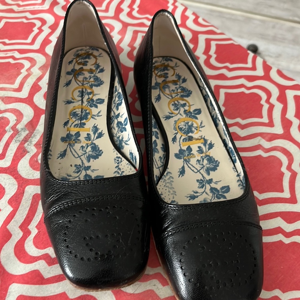 Gucci 37 flats
